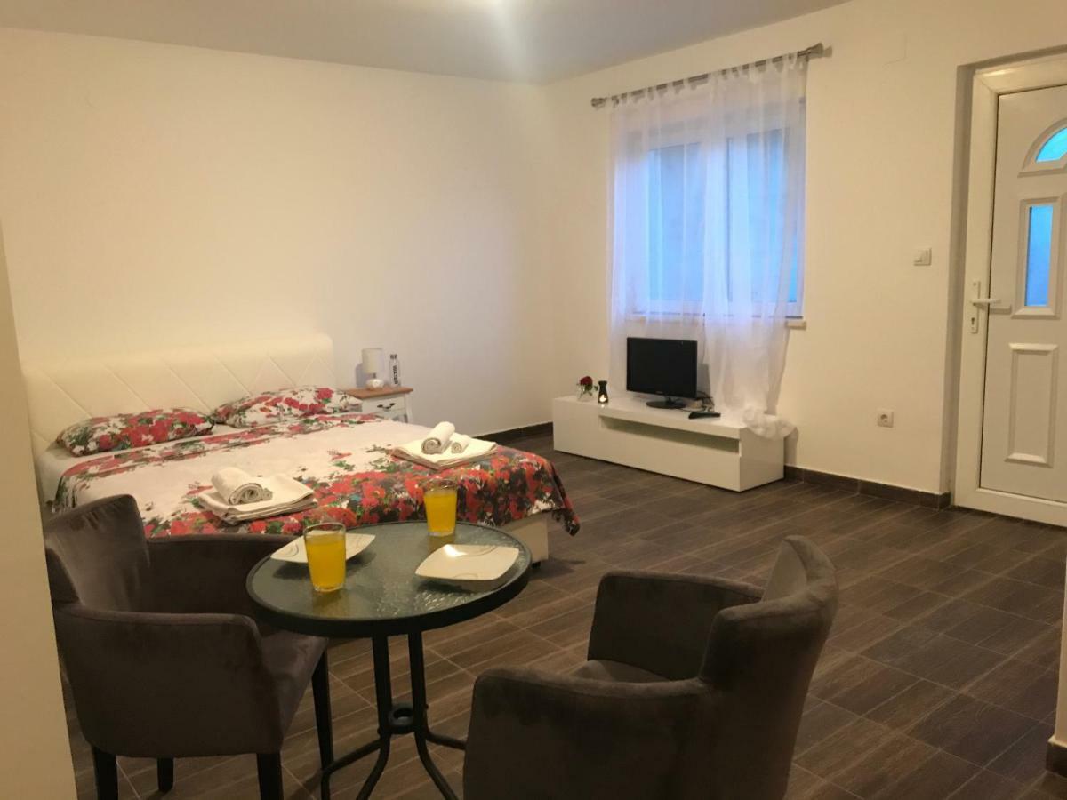 Apartments M&E Mokošica エクステリア 写真
