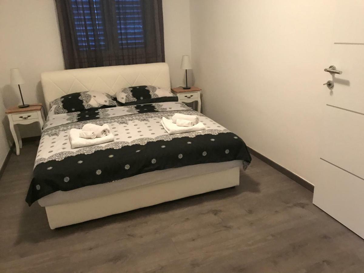 Apartments M&E Mokošica エクステリア 写真